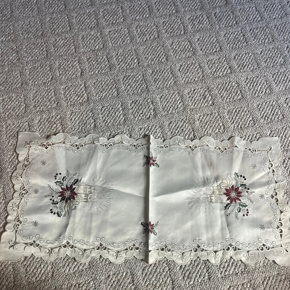 Vintage Christmas 6 Placemats and 1 Table Runner - candle poinsettias